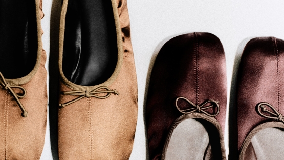 COS PREZENTUJE SATYNOWE BUTY INSPIROWANE BALETEM